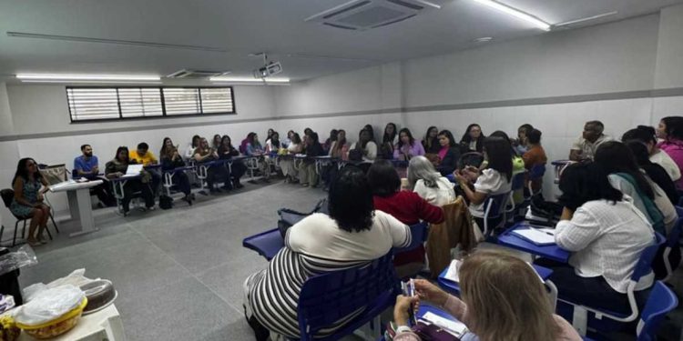 Feira de Santana: curso de extensão qualifica profissionais da saúde mental