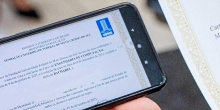 Diplomas universitários passam a ser exclusivamente digitais a partir de julho