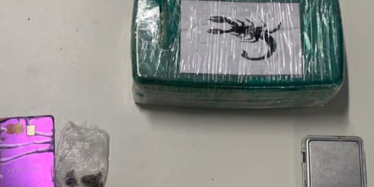 Homem é preso com 1,5 kg de crack durante operação da PM em Feira de Santana