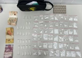 Ação da Cipe/Leste apreende drogas no bairro Conceição, em Feira de Santana