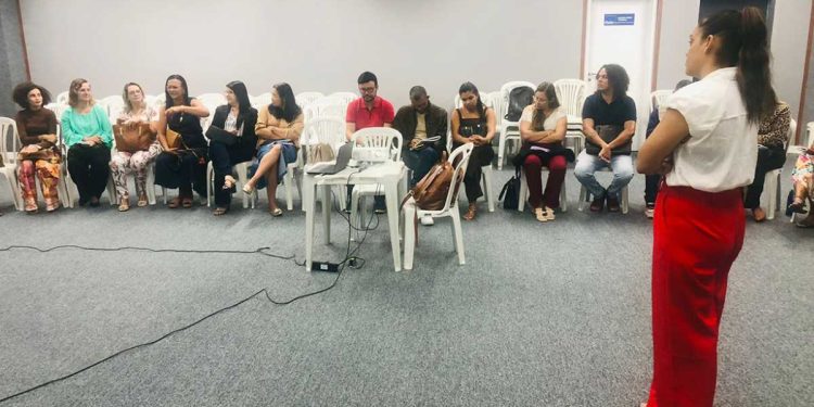 Feira de Santana sedia encontro regional para superar analfabetismo e fortalecer educação de jovens e adultos