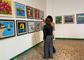 Exposição com obras de pacientes oncológicos arrecada fundos para nova sede da AAPC