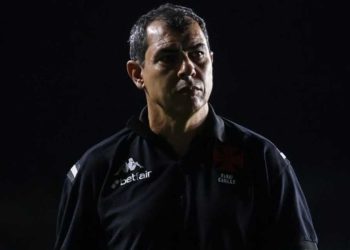 Novo treinador do Vitória tem imprevisto, perde o voo e apresentação no clube é adiada