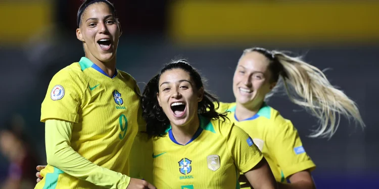 Brasil supera Venezuela na estreia da Copa América Feminina com gols de Amanda Gutierres e Duda Sampaio