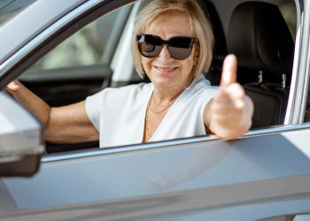 Projeto de lei propõe desconto de até 30% em carros novos para idosos