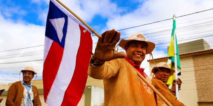 Governador participa da Festa dos Vaqueiros em Curaçá e anuncia investimentos de R$ 8 milhões