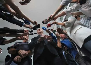 Debate expõe precarização e fraude trabalhista no jornalismo: “Pejotização fere de morte a categoria”, alerta Fenaj