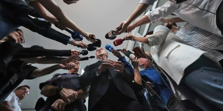 Debate expõe precarização e fraude trabalhista no jornalismo: “Pejotização fere de morte a categoria”, alerta Fenaj