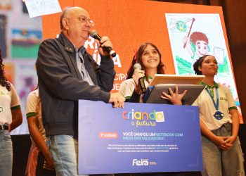 Aluna de 13 anos vence concurso e cria mascote oficial da Educação 2025 em Feira de Santana