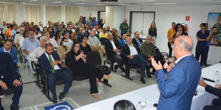 Feira de Santana será modelo na Bahia para encerramento humanizado de lixões