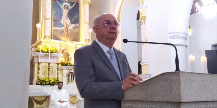 Missa marca os 74 anos do prefeito José Ronaldo nesta sexta-feira (18)