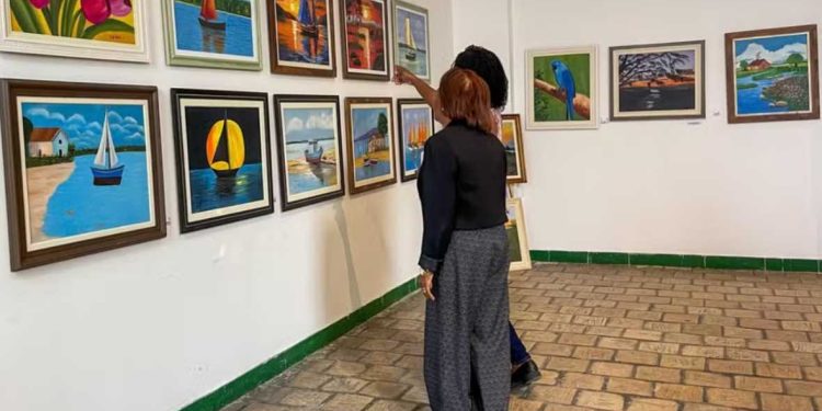 Exposição solidária em Feira de Santana reúne obras de pacientes com câncer