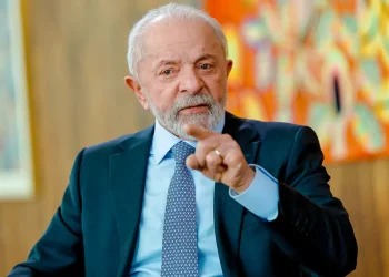 Lula reage a tarifa de Trump e diz que Brasil “não aceitará imposições”