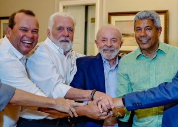 Lula se reúne com lideranças baianas durante comemorações do 2 de Julho em Salvador