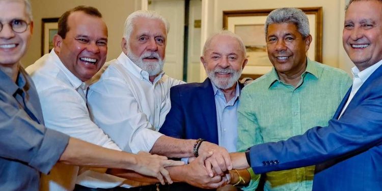 Lula se reúne com lideranças baianas durante comemorações do 2 de Julho em Salvador
