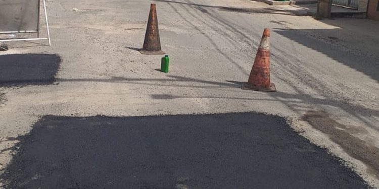 Prefeitura de Feira amplia frentes de pavimentação após trégua das chuvas