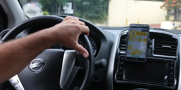 Lula sanciona lei que cria crédito do trabalhador para empregados CLT e motoristas de app