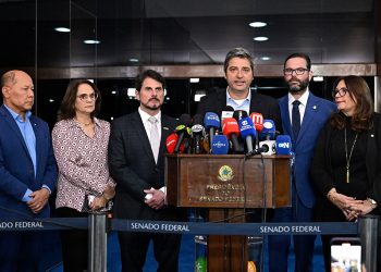 Oposição reage a medidas contra Bolsonaro e cobra reação do Congresso