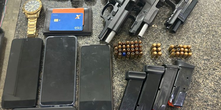 Polícia Civil da Bahia prende foragidos de três estados com armas e drogas em Cruz das Almas