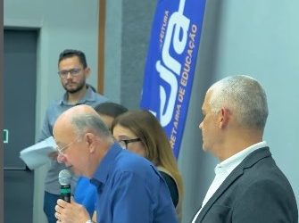 Feira de Santana dá posse a novos professores e intérpretes de libras da rede municipal