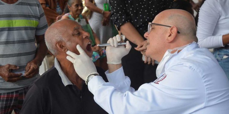 Feira de Santana promove ação de prevenção ao câncer de cabeça e pescoço
