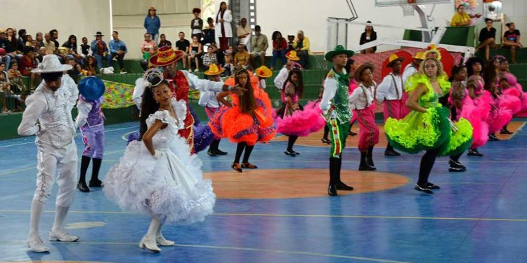 Filhos da Tradição vence Festival de Quadrilhas de Feira de Santana e leva troféus de destaque