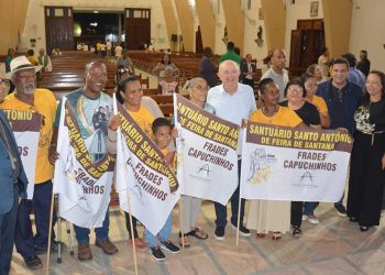 Feira de Santana institui o Dia Municipal do Romeiro em homenagem aos devotos de Santo Antônio