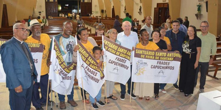 Feira de Santana institui o Dia Municipal do Romeiro em homenagem aos devotos de Santo Antônio
