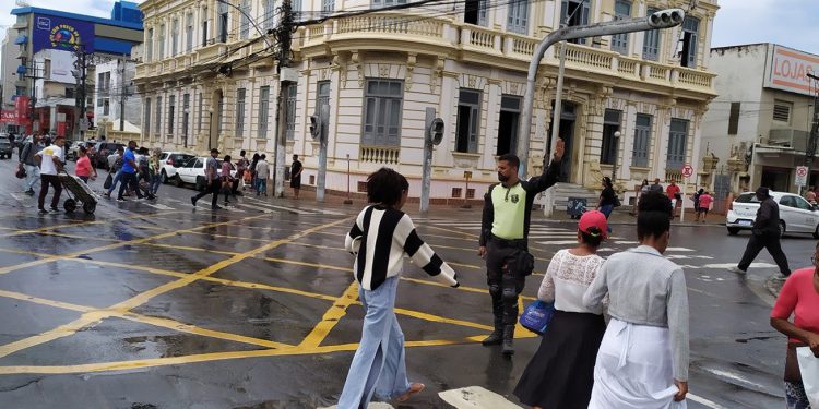 SMT vai revitalizar sinalização com pintura de faixas de pedestres em Feira de Santana