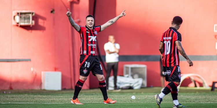 Vitória encerra jejum com triunfo no Barradão e deixa a zona de rebaixamento