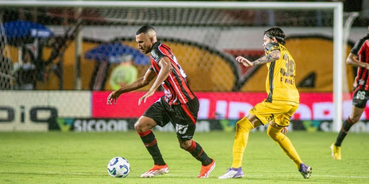 Vitória vacila no fim e cede empate ao Sport no Barradão