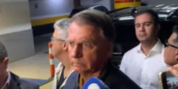 PF encontra dinheiro em casa de Bolsonaro e impõe tornozeleira eletrônica por decisão do STF