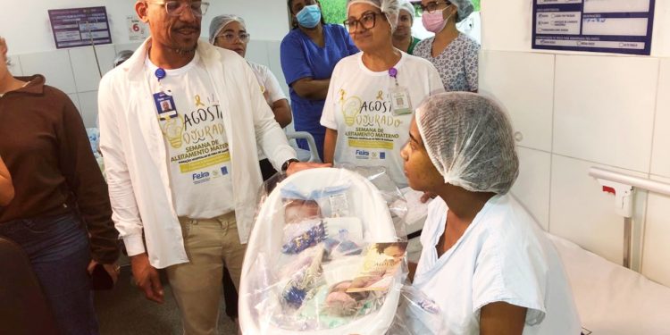 Hospital da Mulher abre campanha Agosto Dourado com homenagem a bebê recém-nascido