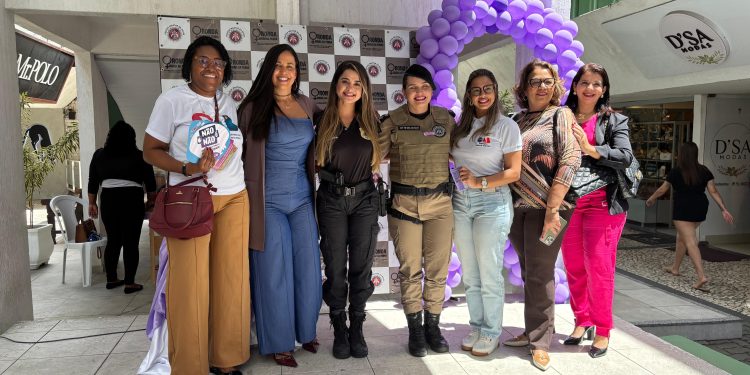 Polícia Civil participa da Tenda Lilás em Feira de Santana e reforça combate à violência contra a mulher