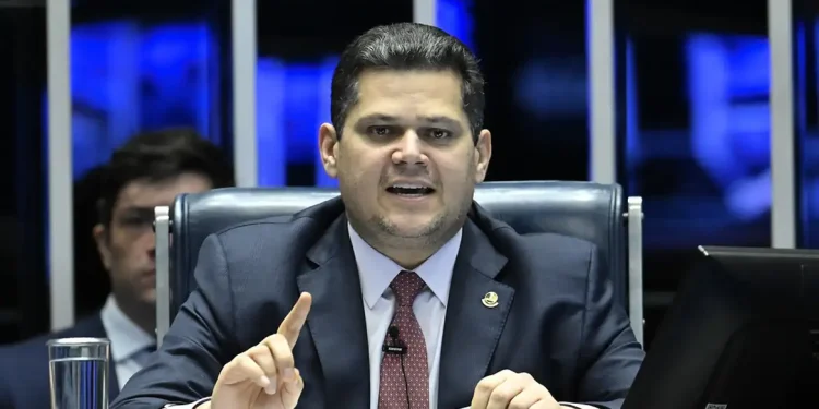 Alcolumbre determina sessão remota no Senado após obstrução de opositores