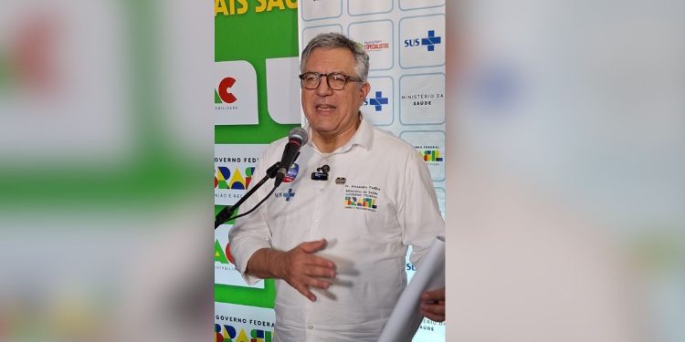 Padilha reage à revogação de vistos de representantes do Mais Médicos pelos EUA