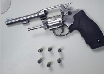 Polícia apreende arma de fogo e prende suspeito em Feira de Santana