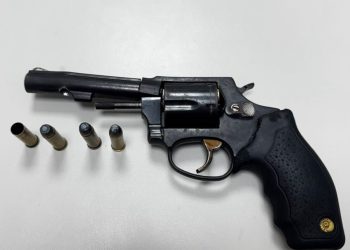 Polícia apreende arma de fogo após troca de tiros em Feira de Santana