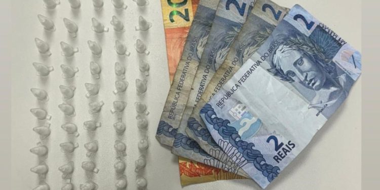 Polícia Militar prende homem por tráfico de drogas no bairro Aviário