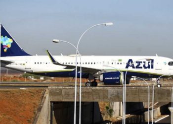 Voo da Azul faz pouso de emergência em Brasília após suspeita de bomba