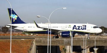 Voo da Azul faz pouso de emergência em Brasília após suspeita de bomba
