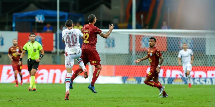 Bahia e Fluminense fazem jogo eletrizante e empatam por 3 a 3 na Fonte Nova
