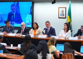 Novo regulamento da Anatel divide opiniões e gera críticas de órgãos de defesa do consumidor