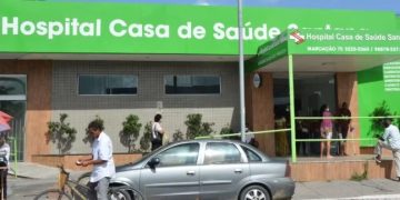 Ex-funcionária de hospital é presa por aplicar golpes em pacientes em Feira de Santana