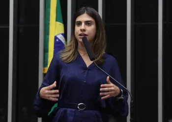 Deputada Camila Jara fica fora de lista de denúncias na Câmara, mas pode ser incluída após análise de imagens