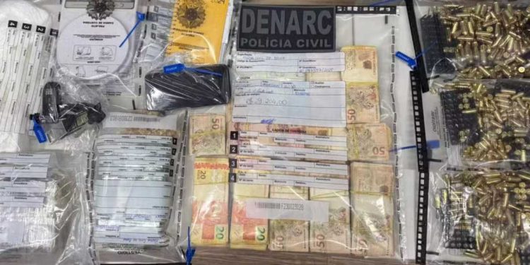 Mulher é presa suspeita de gerenciar esquema de tráfico em Feira de Santana