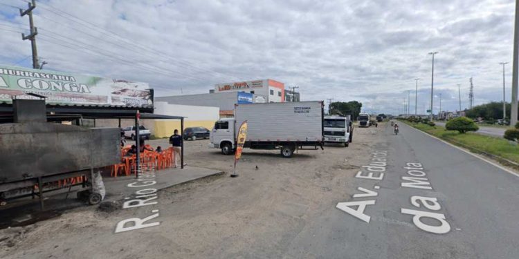 Comerciantes de Feira de Santana são notificados pelo DNIT a desocupar área do Anel de Contorno neste sábado (16)