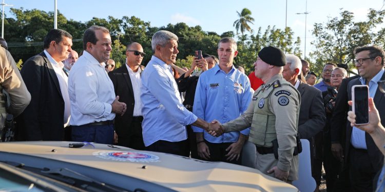 Governador Jerônimo Rodrigues anuncia reestruturação da segurança pública e entrega novas viaturas na Bahia