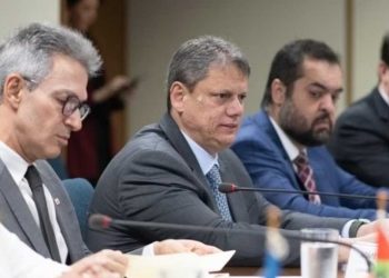 Tarifaço dos EUA sobre produtos brasileiros reúne governadores em Brasília nesta quinta (7)