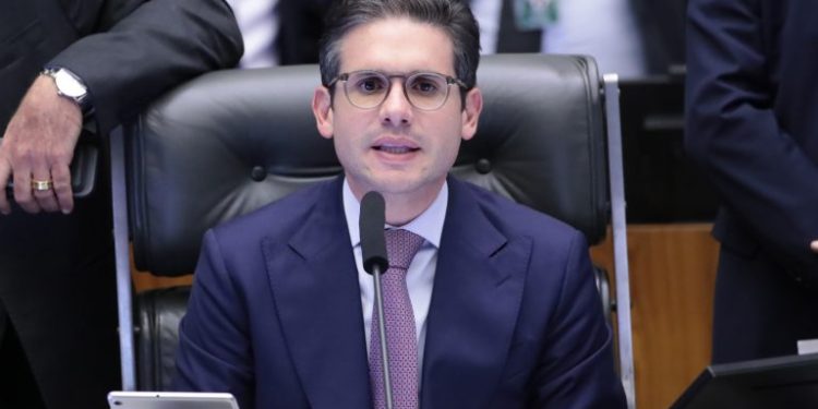 Câmara deve votar projetos sobre proteção de crianças e adolescentes na internet